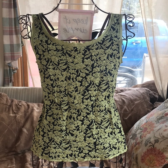 Top - Picture 2 of 3